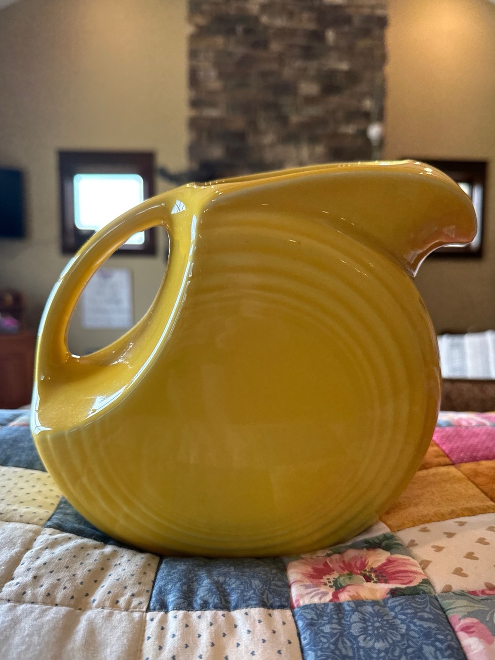 Homer Laughlin Fiestaware Yellow Large Disc Pitcher 2 Qt Water Jug Retr